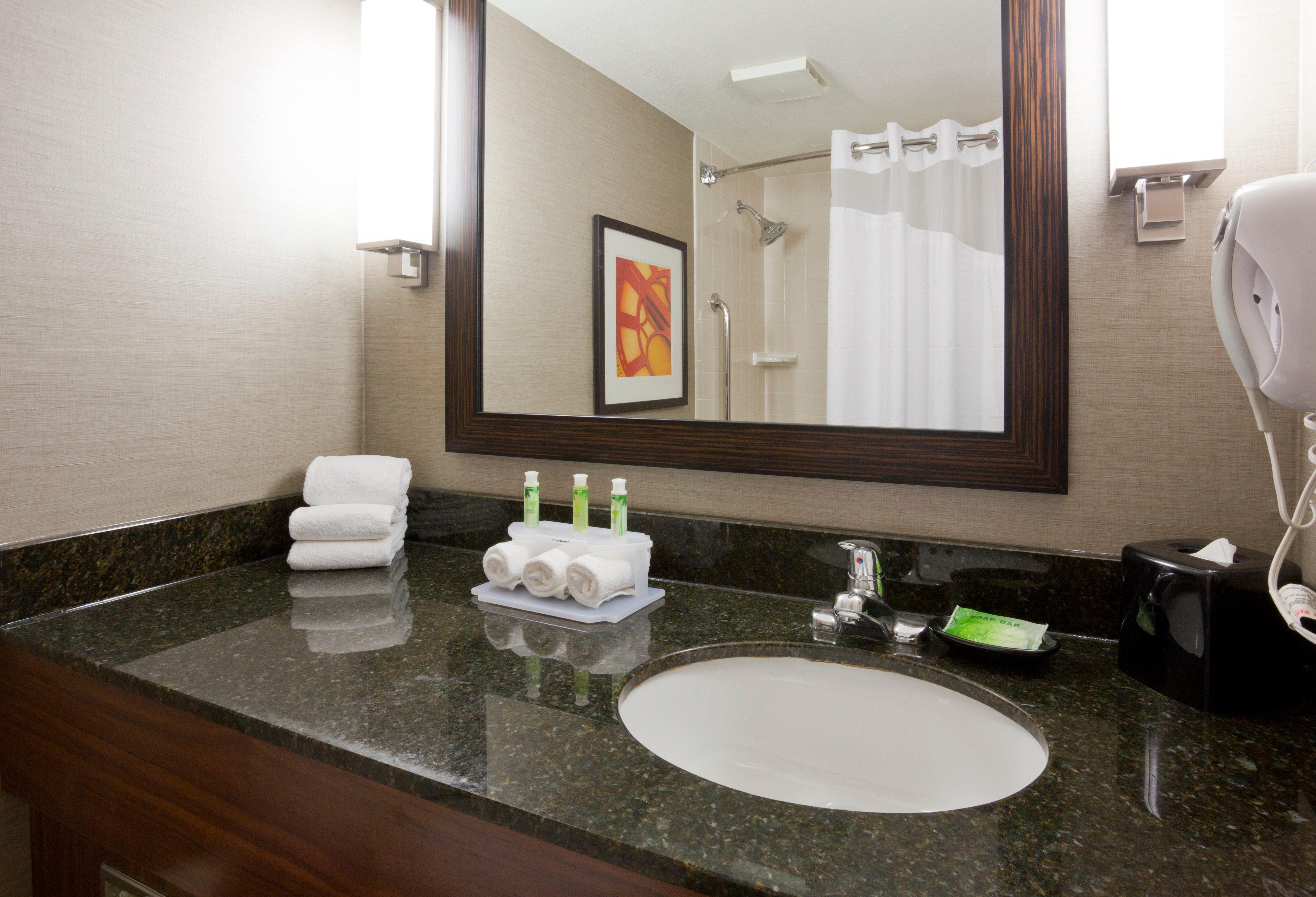 Holiday Inn Express & Suites Bloomington West By Ihg Exterior foto