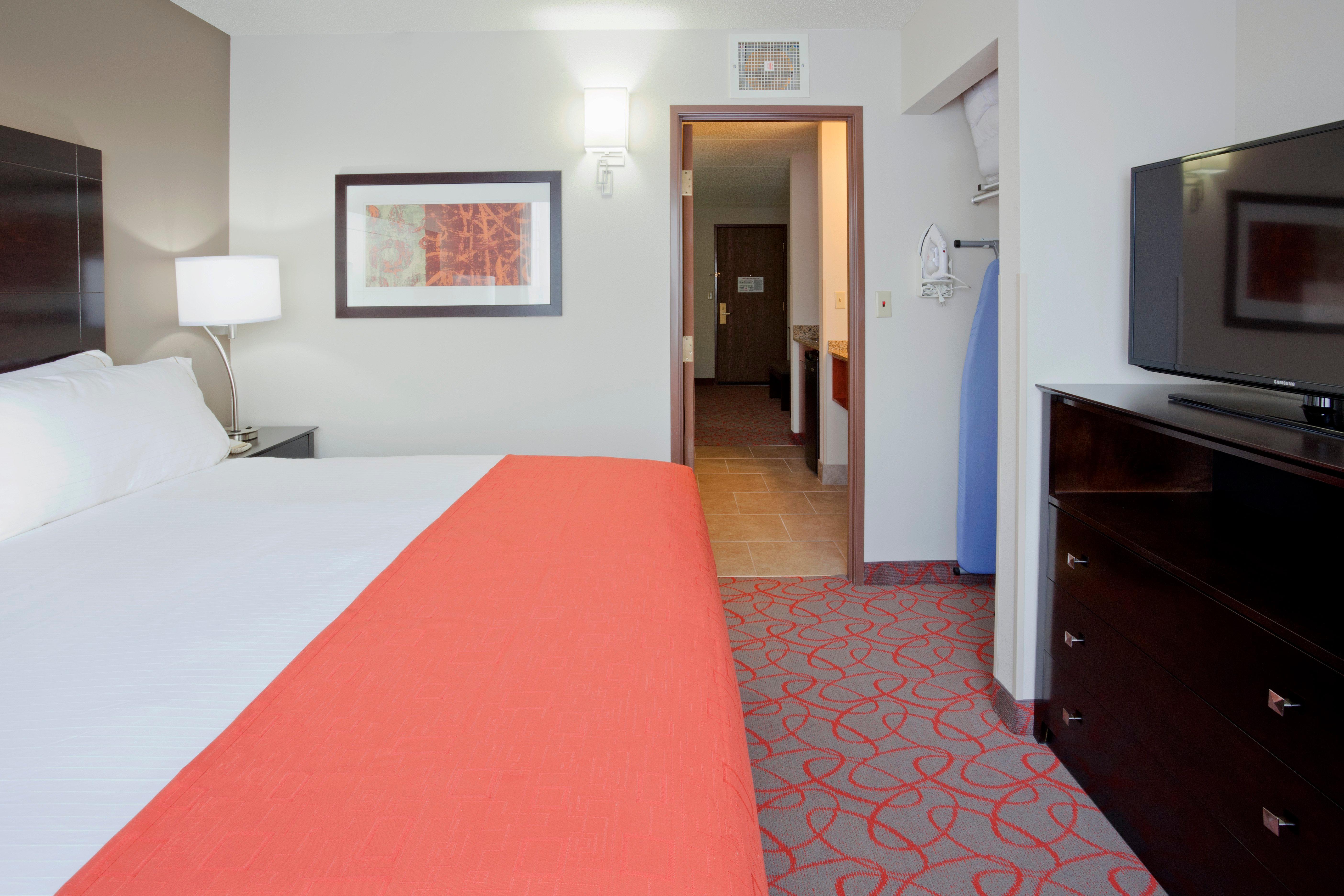 Holiday Inn Express & Suites Bloomington West By Ihg Exterior foto