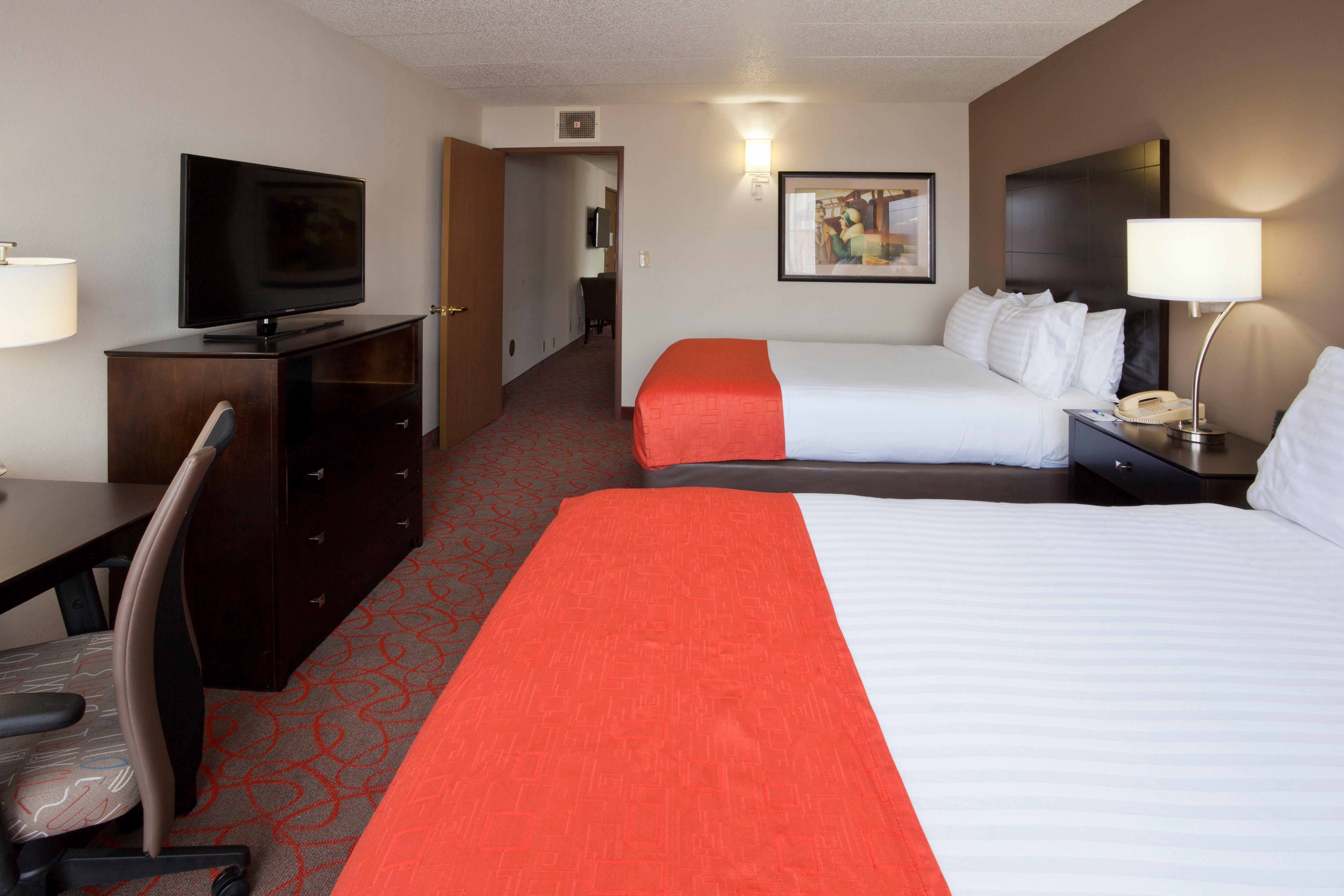 Holiday Inn Express & Suites Bloomington West By Ihg Exterior foto