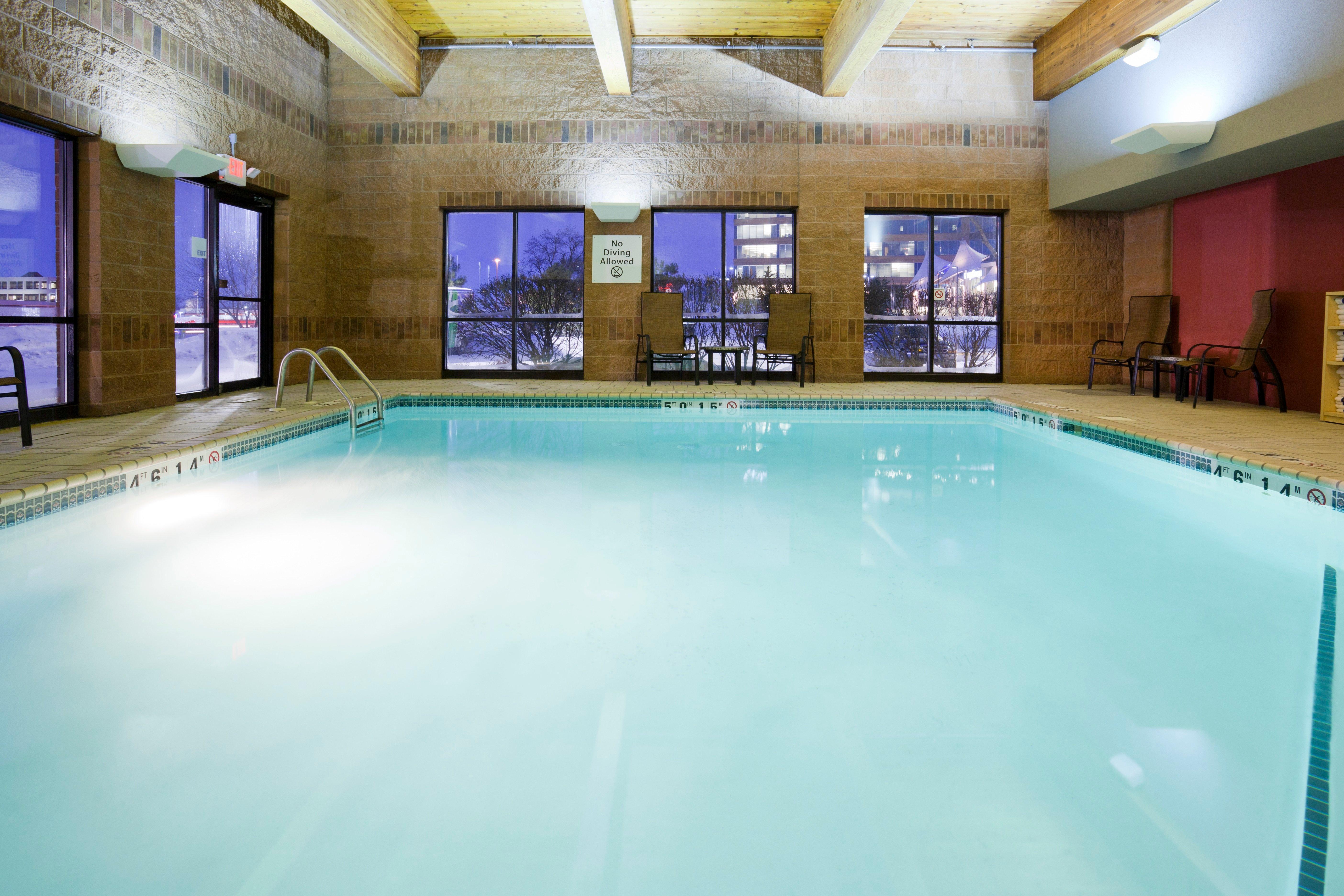 Holiday Inn Express & Suites Bloomington West By Ihg Exterior foto
