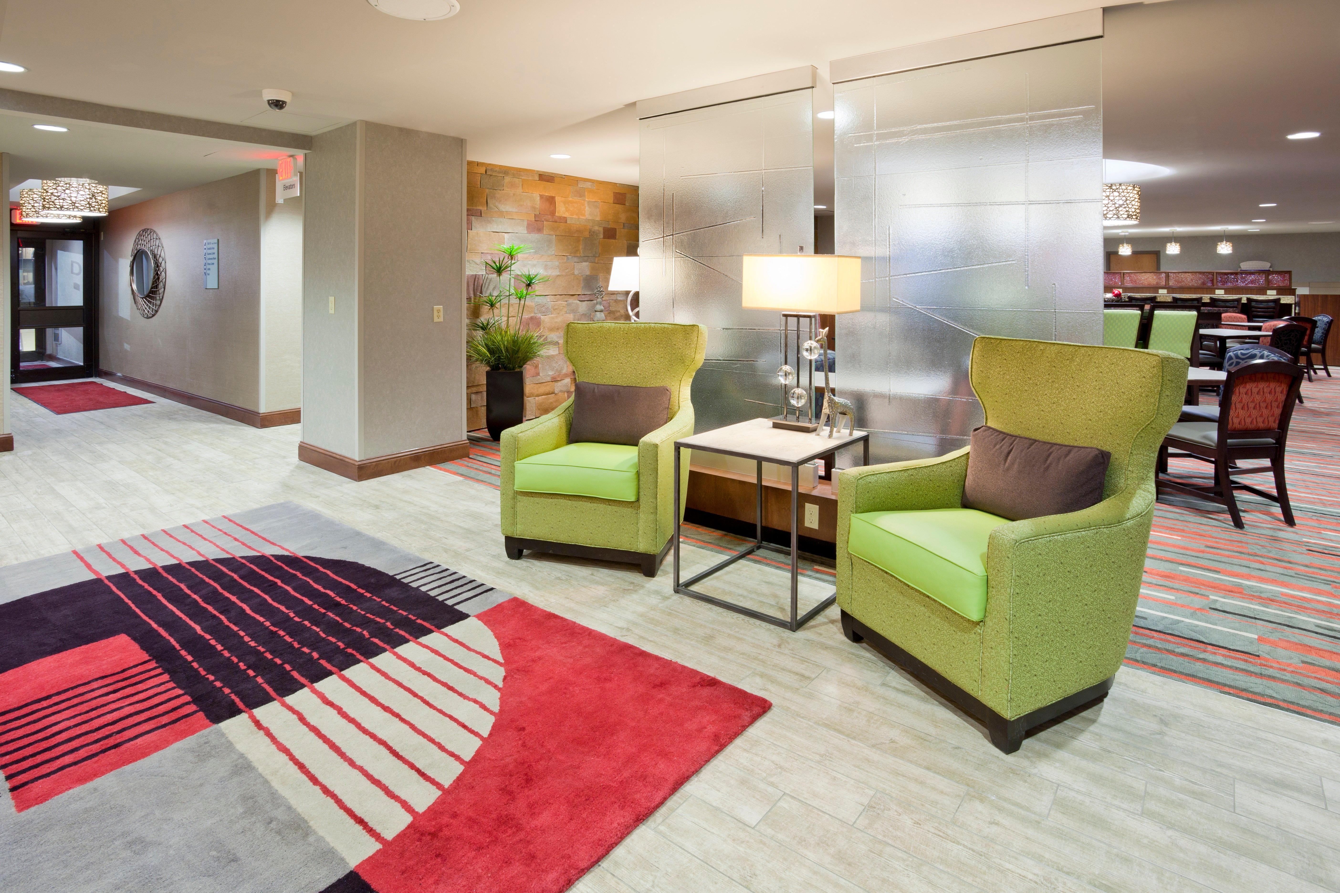 Holiday Inn Express & Suites Bloomington West By Ihg Exterior foto