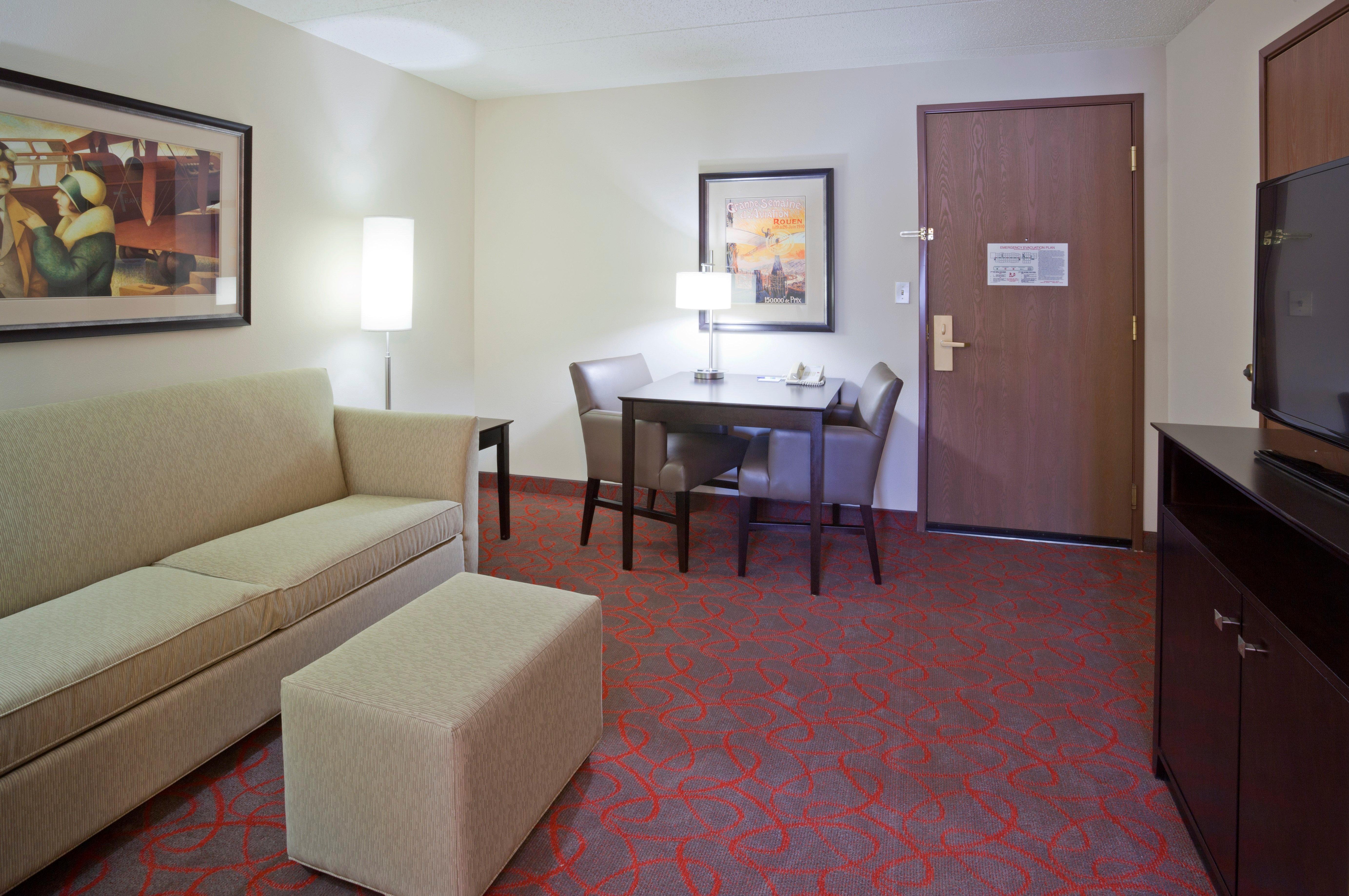 Holiday Inn Express & Suites Bloomington West By Ihg Exterior foto