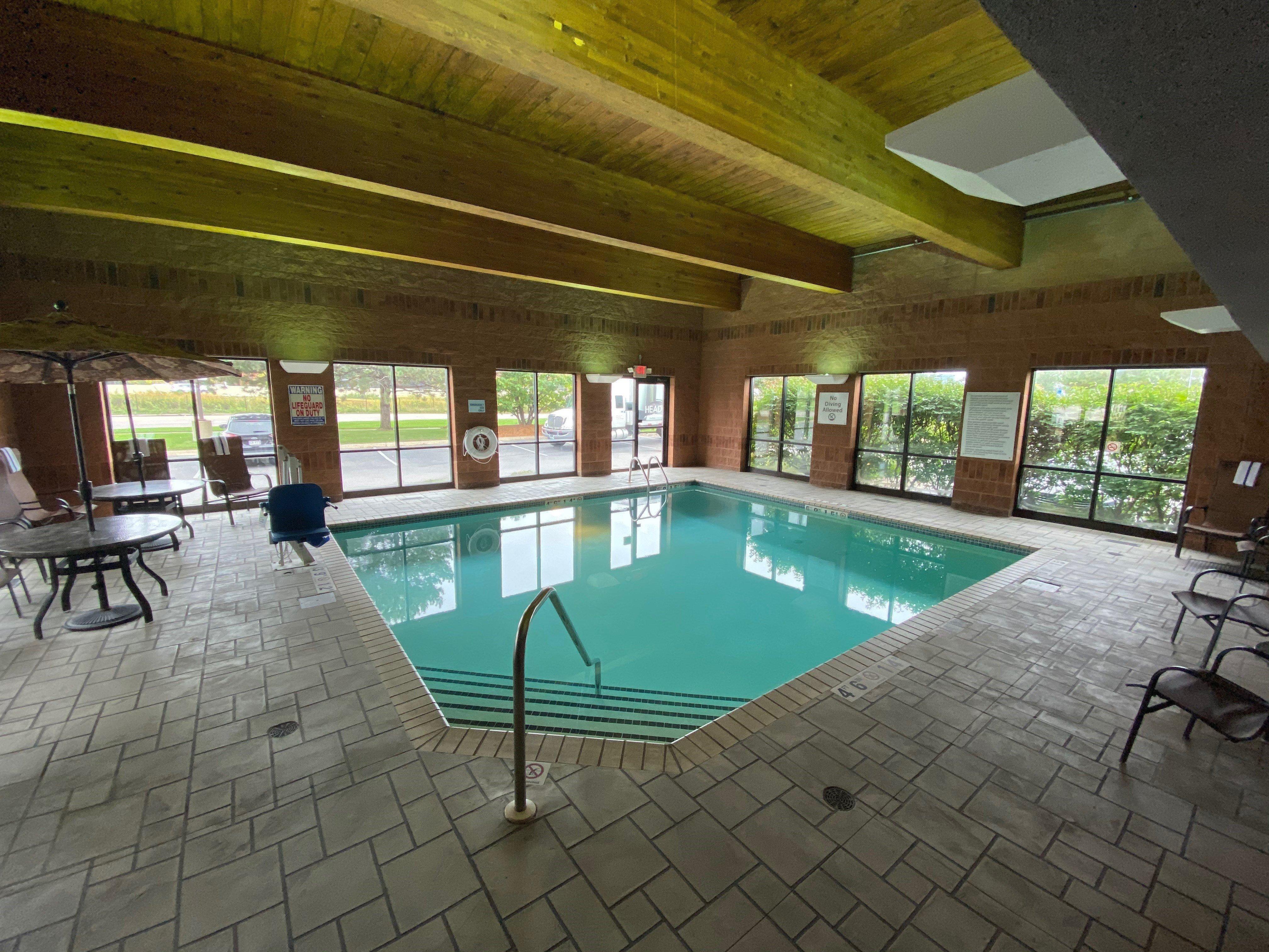 Holiday Inn Express & Suites Bloomington West By Ihg Exterior foto
